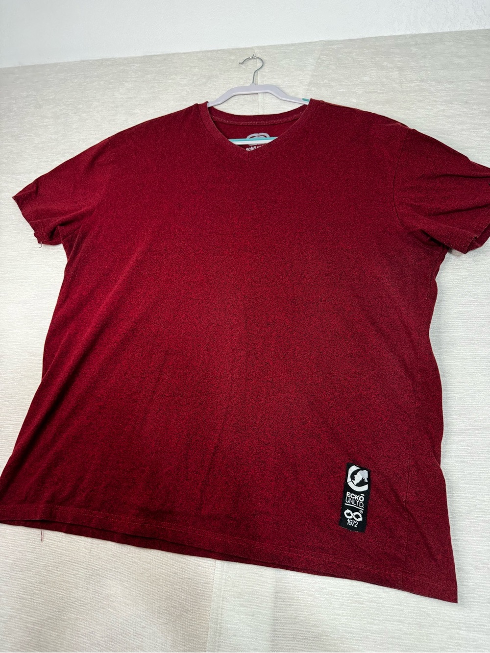 Ecko Unlimited Men’s V-Neck Tee in Burgundy‎ Red